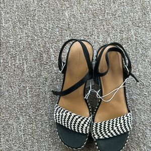 Universal Thread Black and White Sandals with Striped Straps